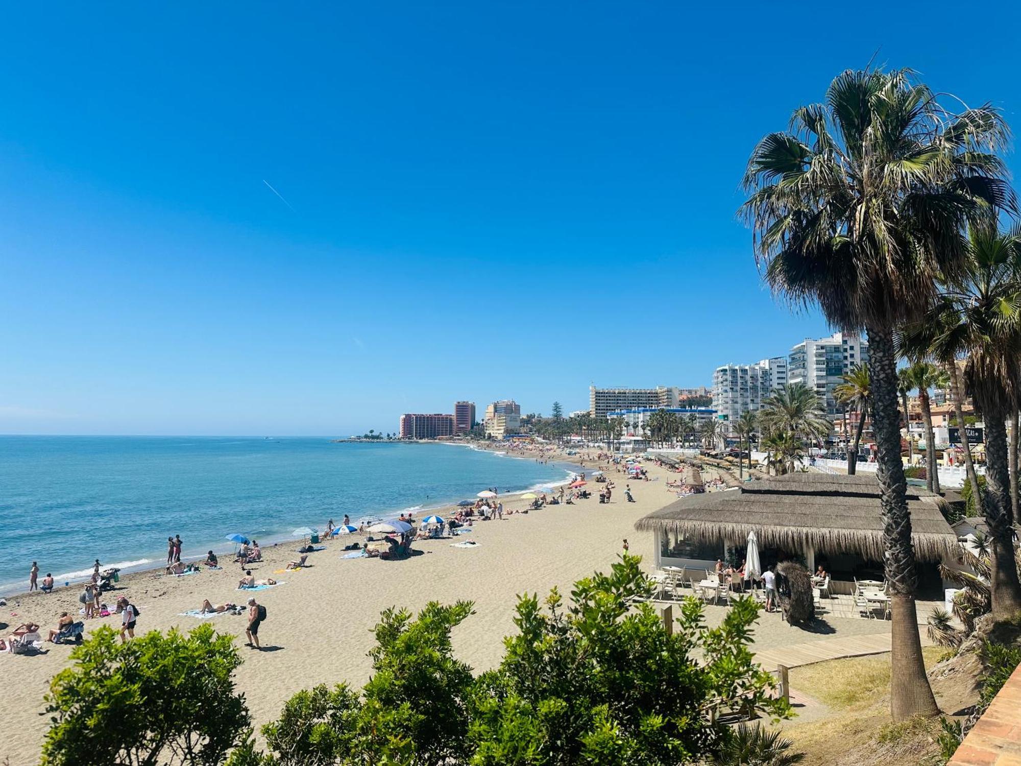 Luxury Beachfront Apartment In Benalmadena Costa Exterior foto