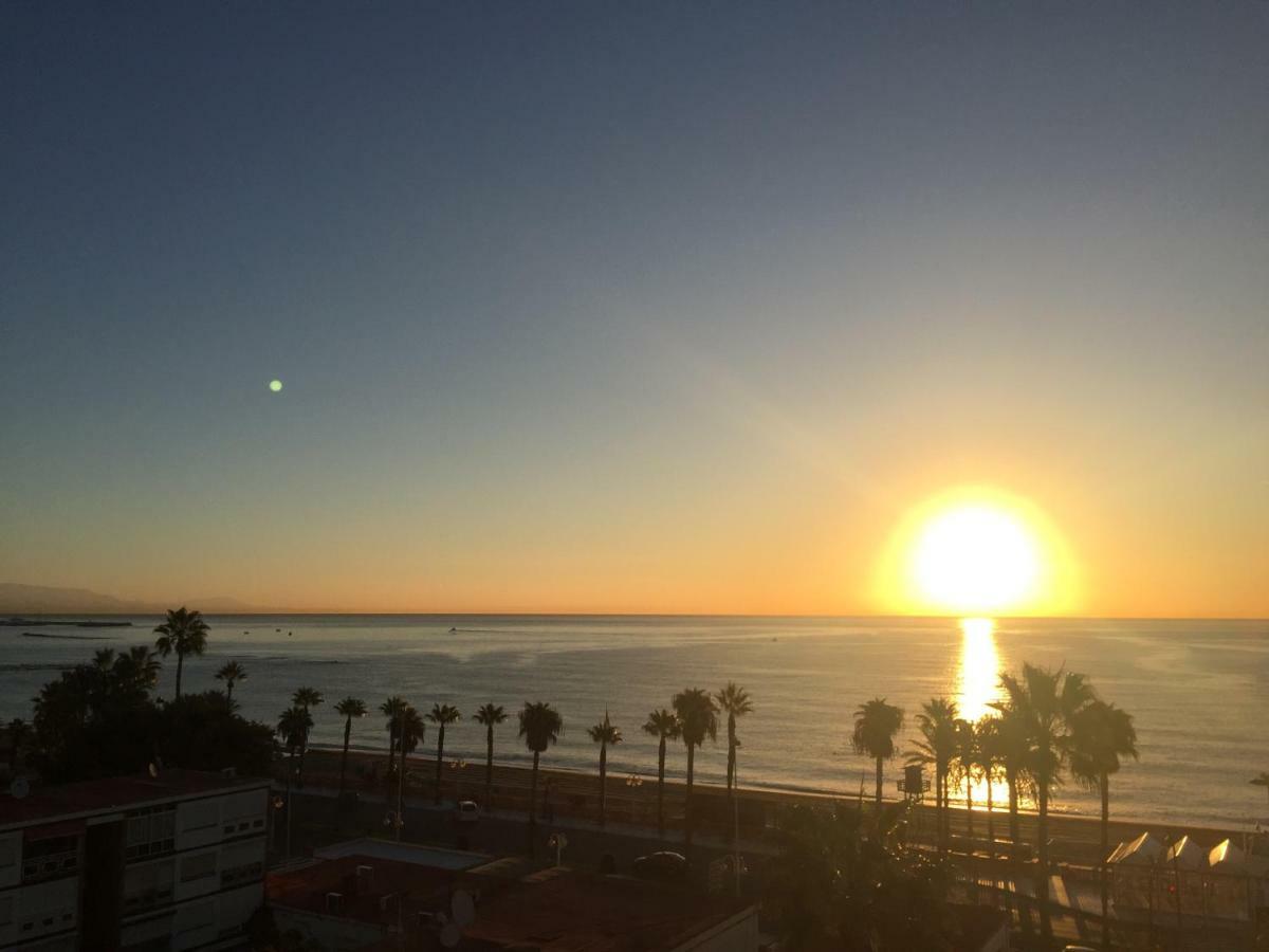 Luxury Beachfront Apartment In Benalmadena Costa Exterior foto